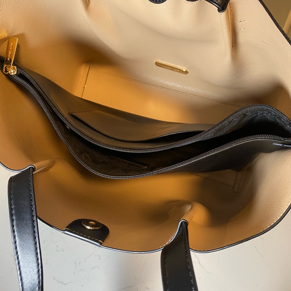 Michael Kors tote - Picture 3 of 4